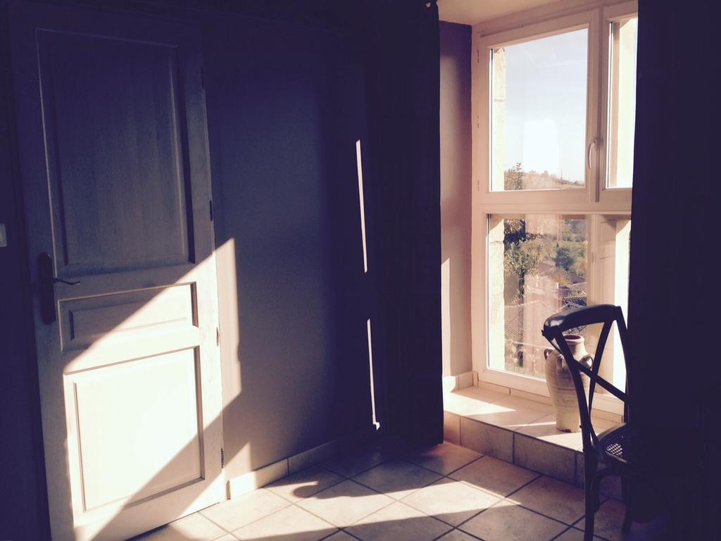 Bed and Breakfast Le Vieux Chateau Leynes Номер фото