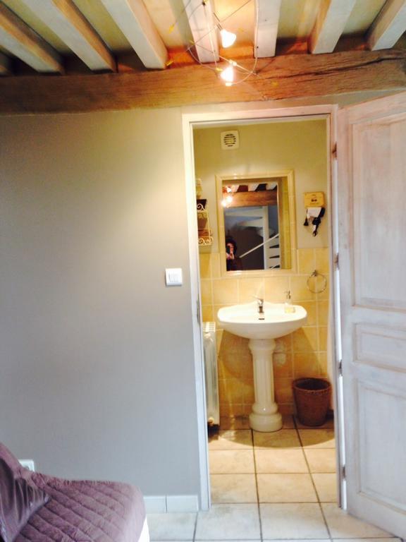 Bed and Breakfast Le Vieux Chateau Leynes Екстер'єр фото