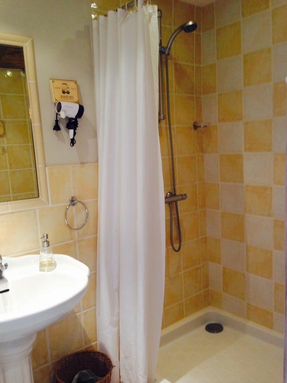 Bed and Breakfast Le Vieux Chateau Leynes Екстер'єр фото