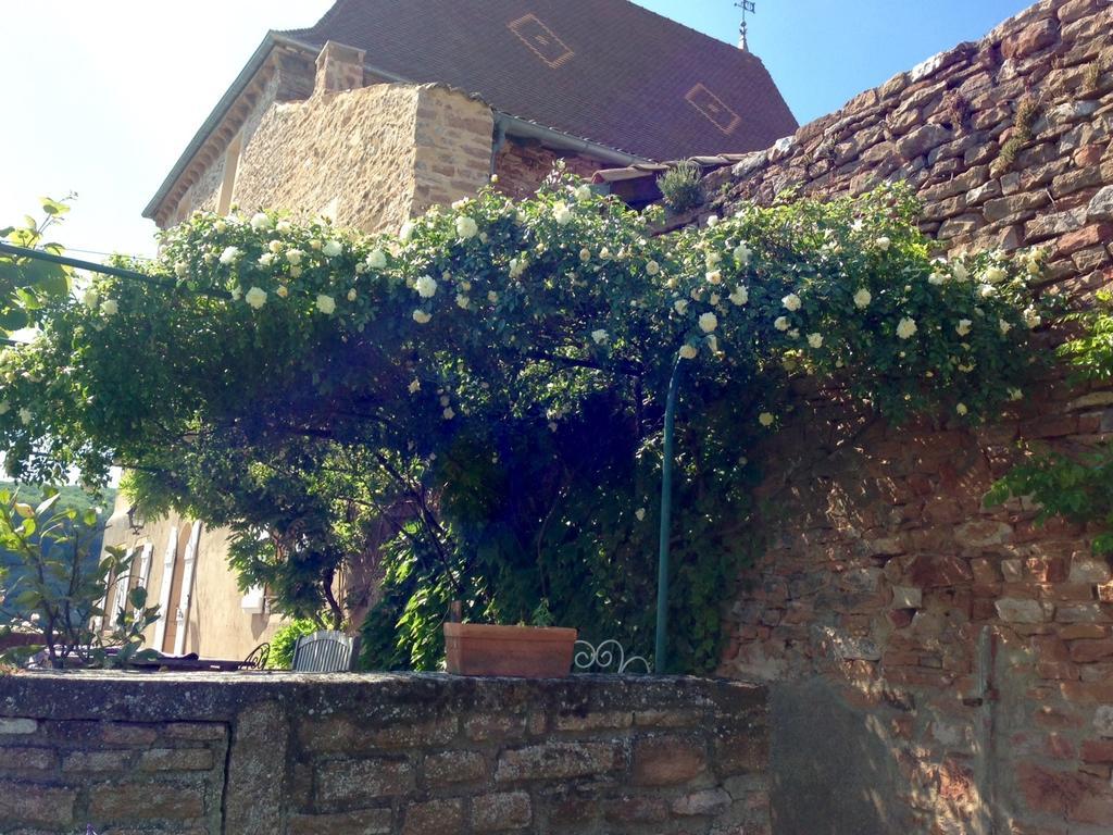 Bed and Breakfast Le Vieux Chateau Leynes Екстер'єр фото